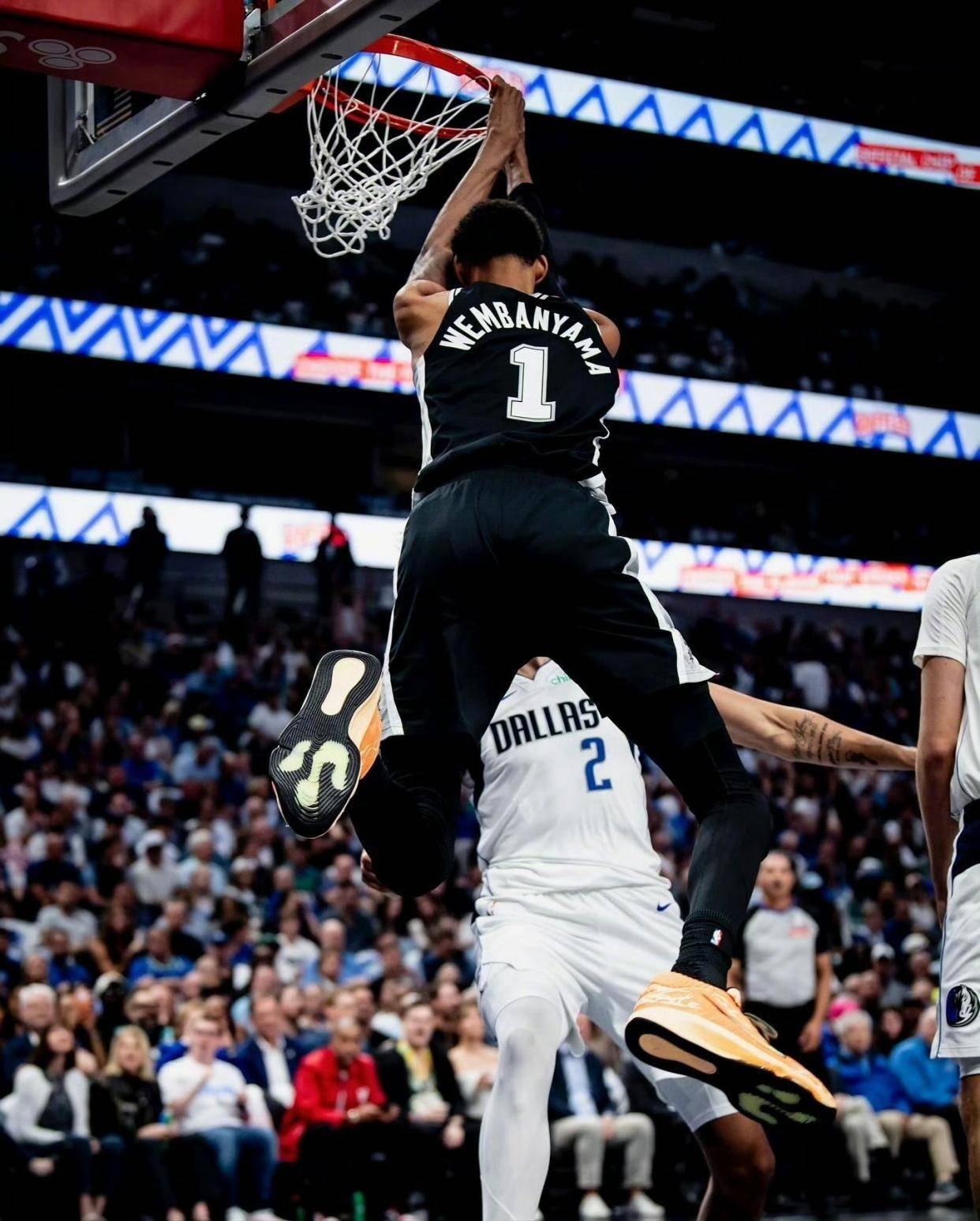 天博真人娱乐圣安东尼奥马刺清晨刷新队史纪录山东男篮围绕CBA常规赛防线松动，曼城围绕意大利杯遗憾出局瞬间刷屏的简单介绍